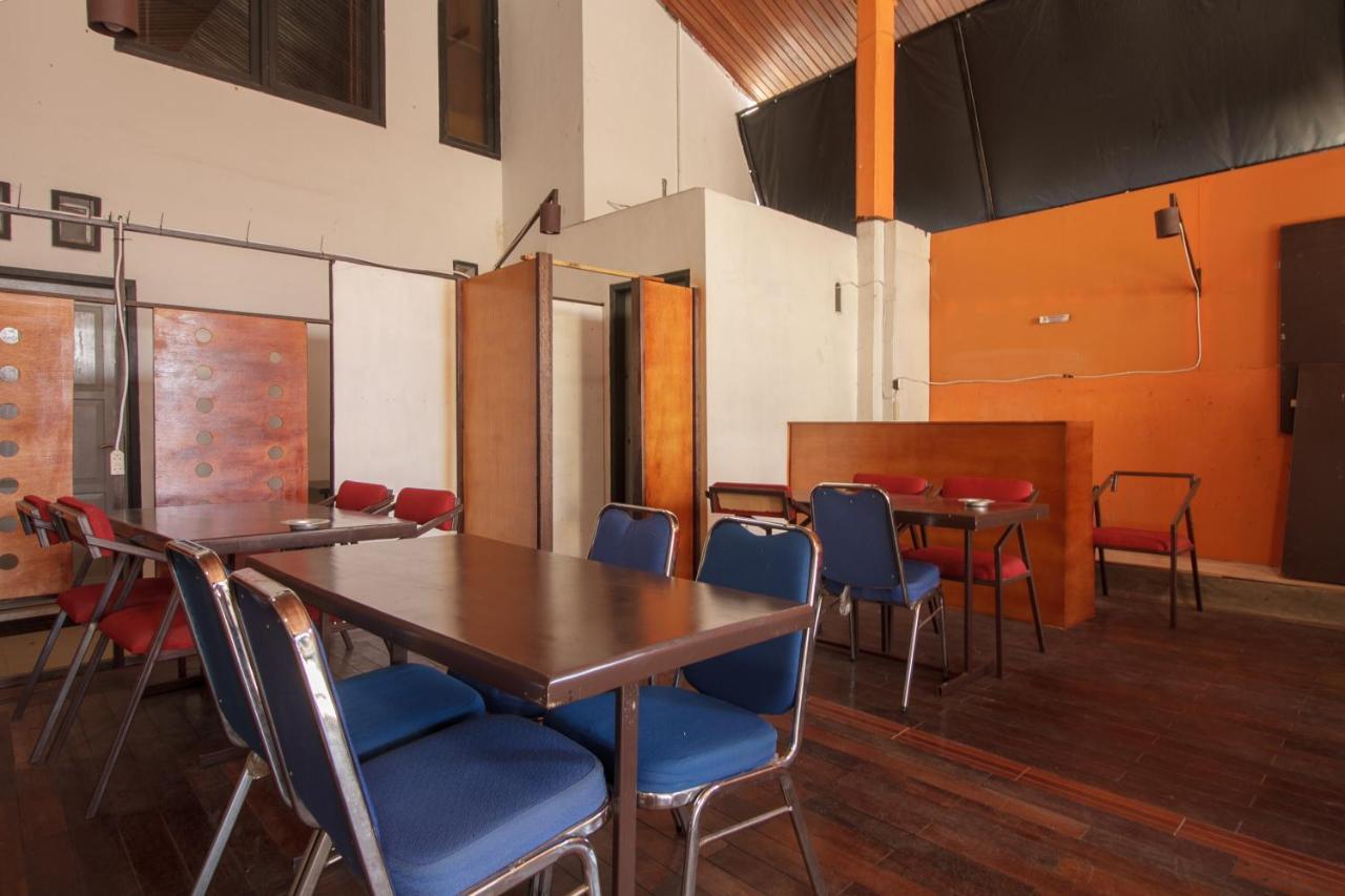 Reddoorz Near Jalan Sudirman Padang Hotell Eksteriør bilde