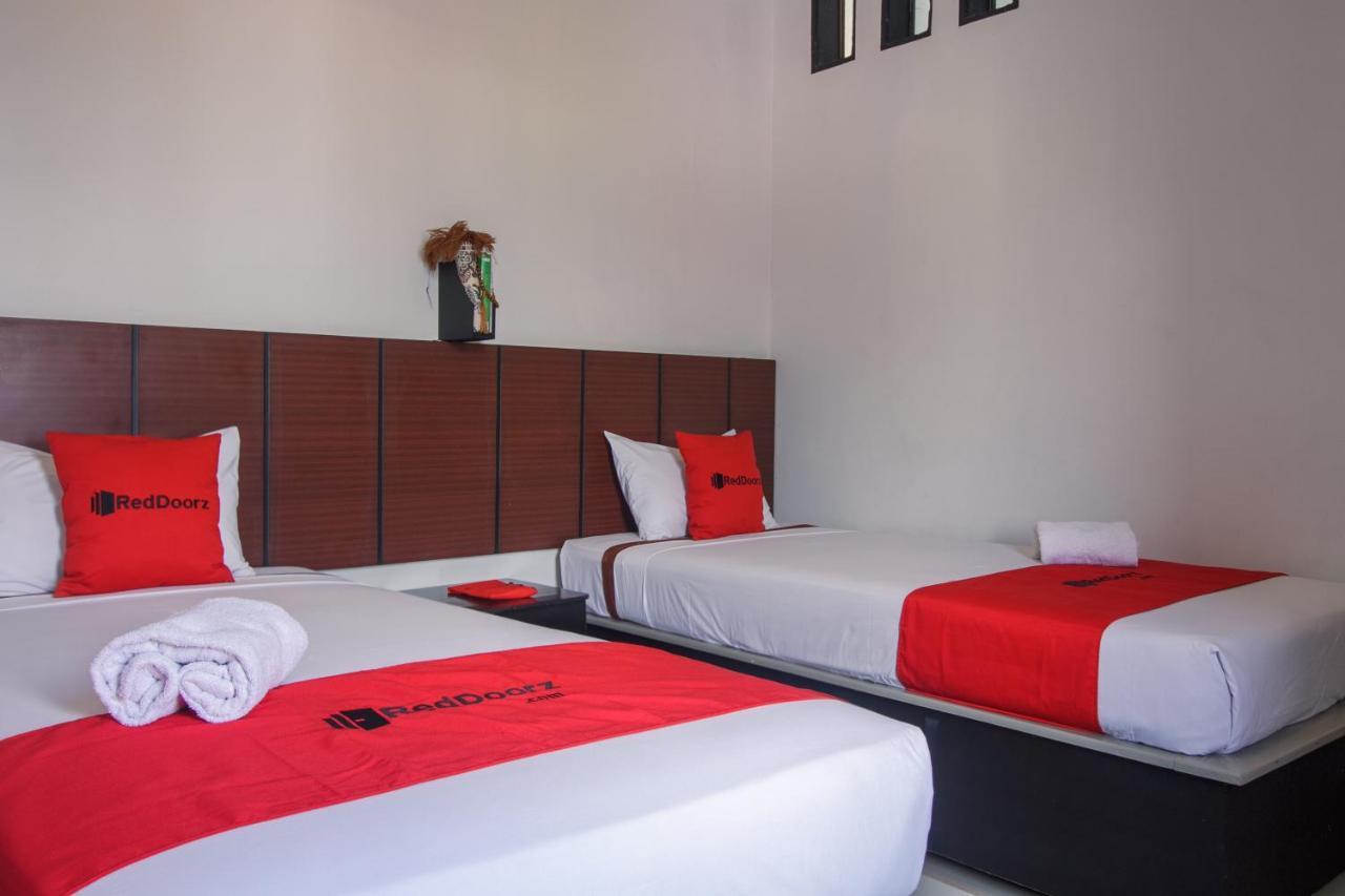 Reddoorz Near Jalan Sudirman Padang Hotell Eksteriør bilde