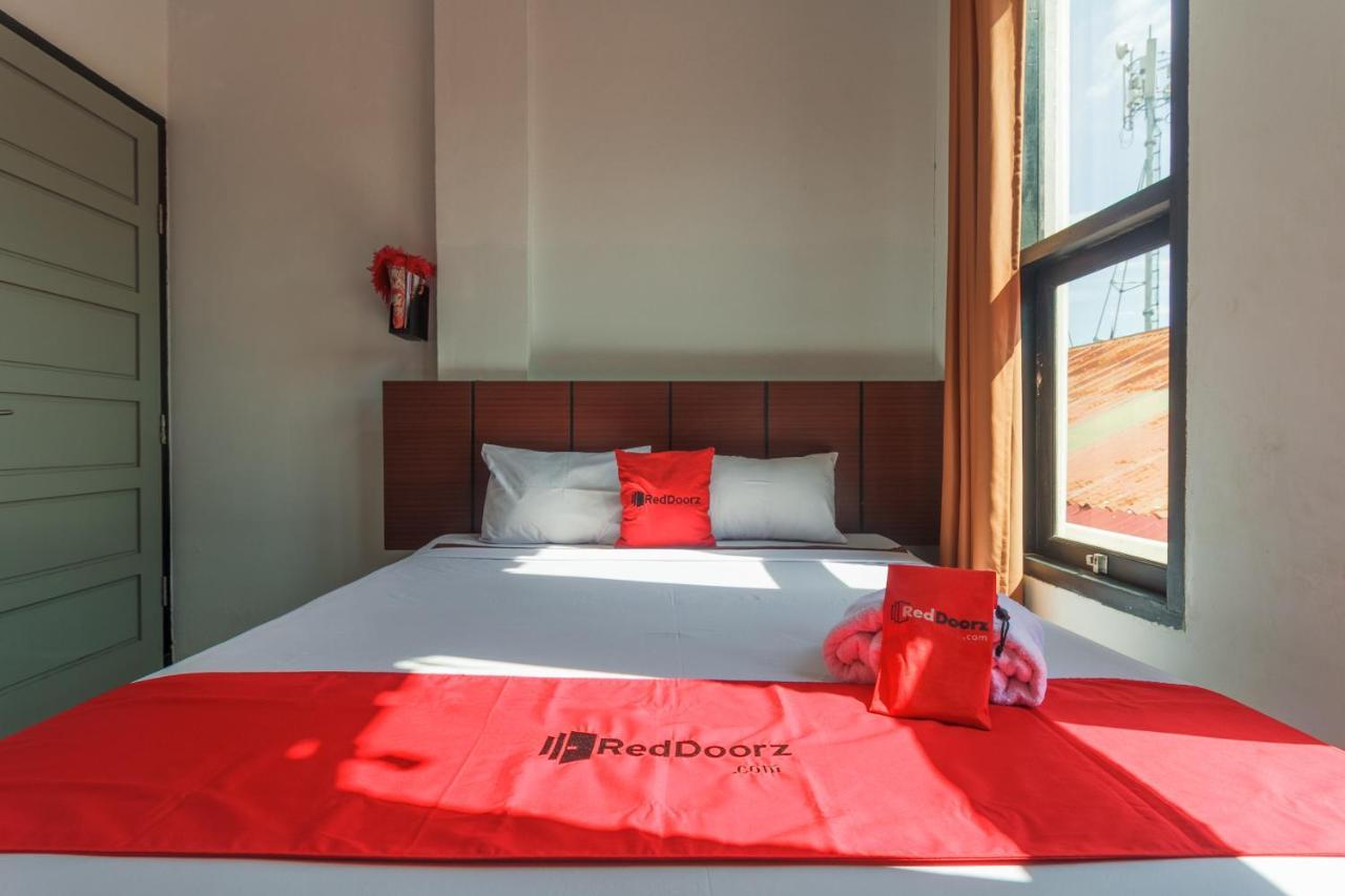 Reddoorz Near Jalan Sudirman Padang Hotell Eksteriør bilde