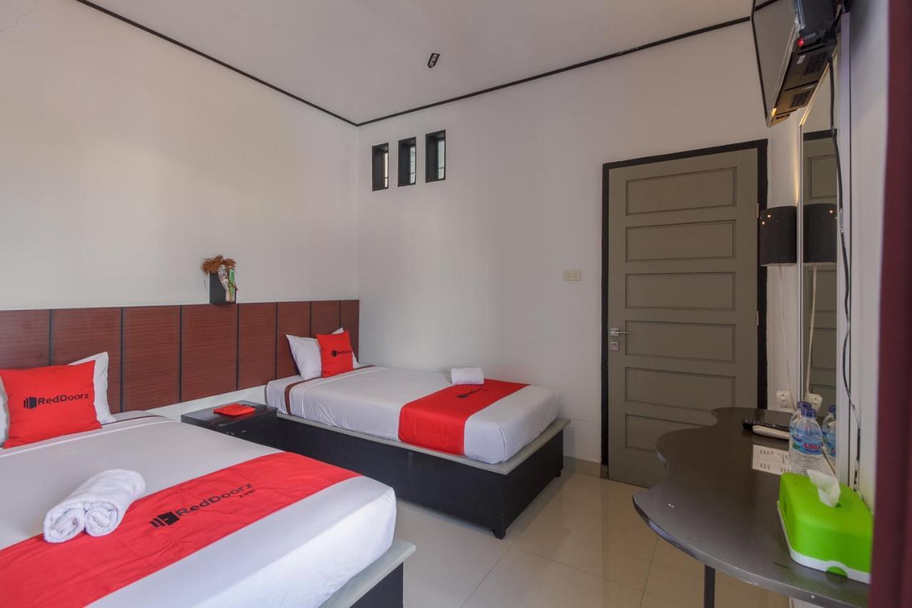Reddoorz Near Jalan Sudirman Padang Hotell Eksteriør bilde