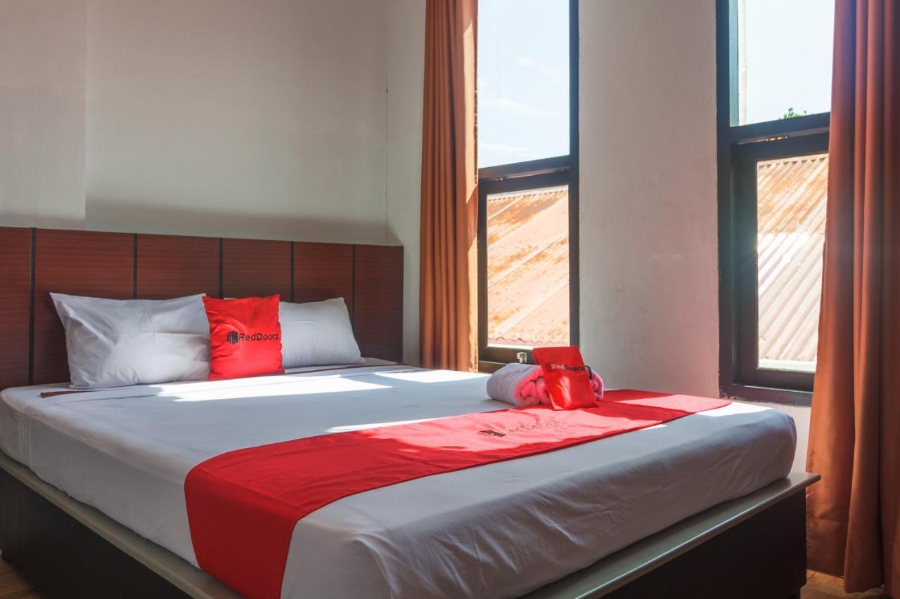 Reddoorz Near Jalan Sudirman Padang Hotell Eksteriør bilde